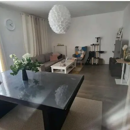 Maison Chaleureuse Avec Piscine Prázdninový dům Melun